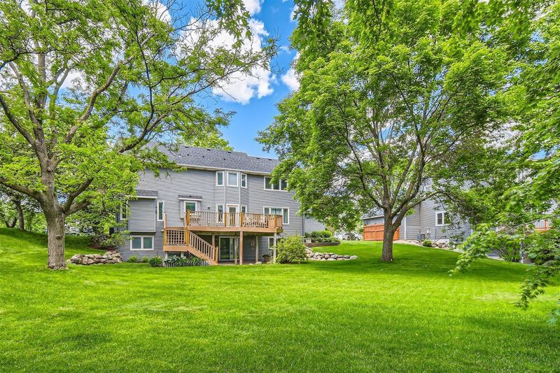 744 Spring Hill Cir, Woodbury, MN 55125