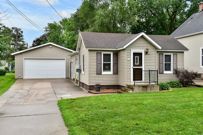 840 43rd Ave, Goodview, MN 55987
