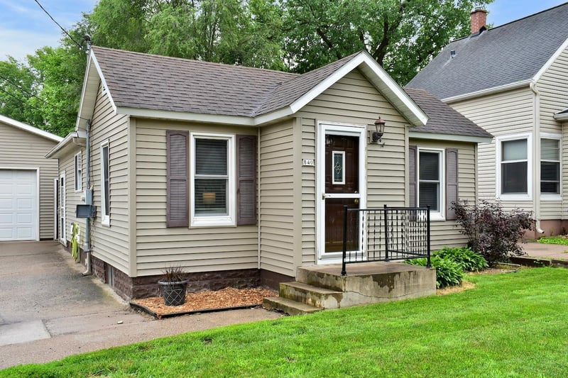 840 43rd Ave, Goodview, MN 55987