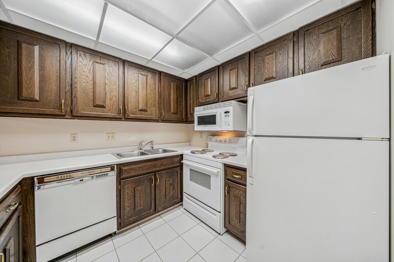 6400 York Ave S #206, Minneapolis, MN 55435