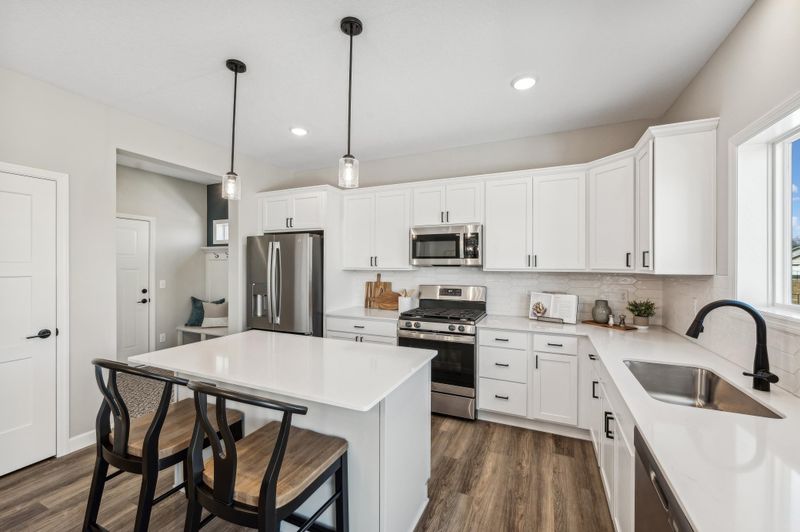 1412 Oak Ridge St, Hanover, MN 55341