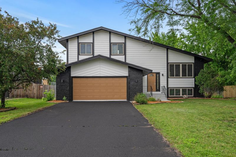8024 Morgan Cir N, Minneapolis, MN 55444