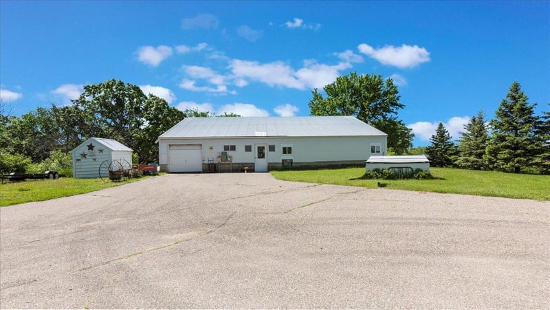 27786 318th Ave, Paynesville, MN 56362
