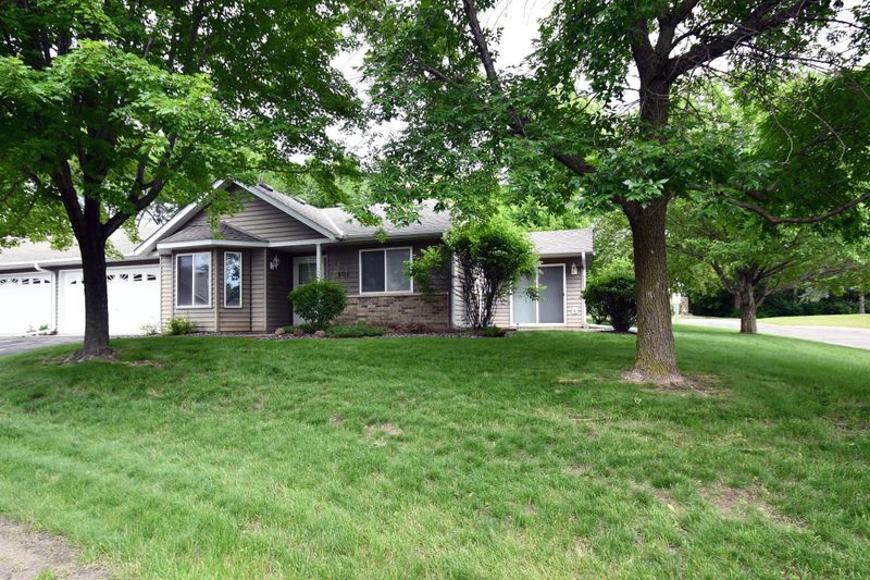 501 Dew Drop Ln, Center City, MN 55012