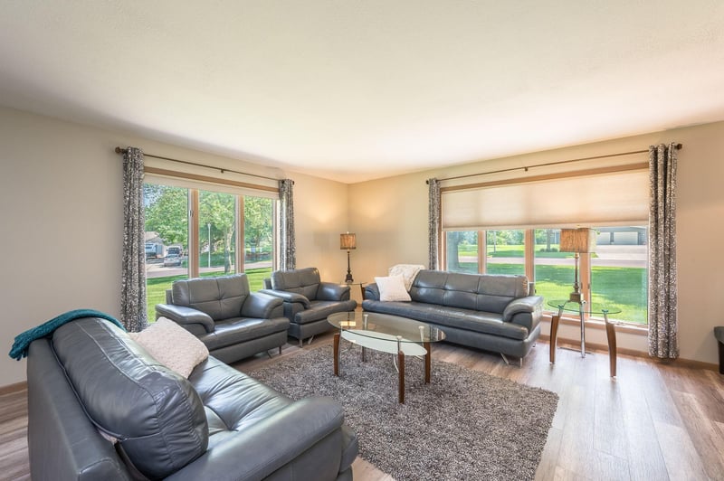 1029 Highland Dr, Blue Earth, MN 56013