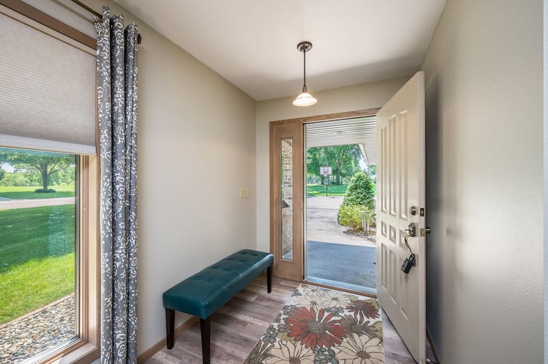 1029 Highland Dr, Blue Earth, MN 56013