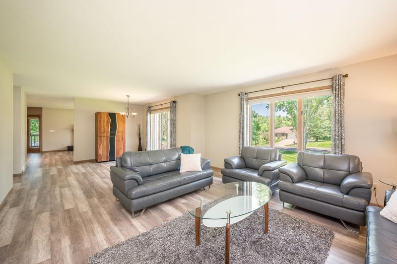 1029 Highland Dr, Blue Earth, MN 56013