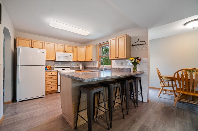 5704 Eagle Lake Rd, Cromwell, MN 55726