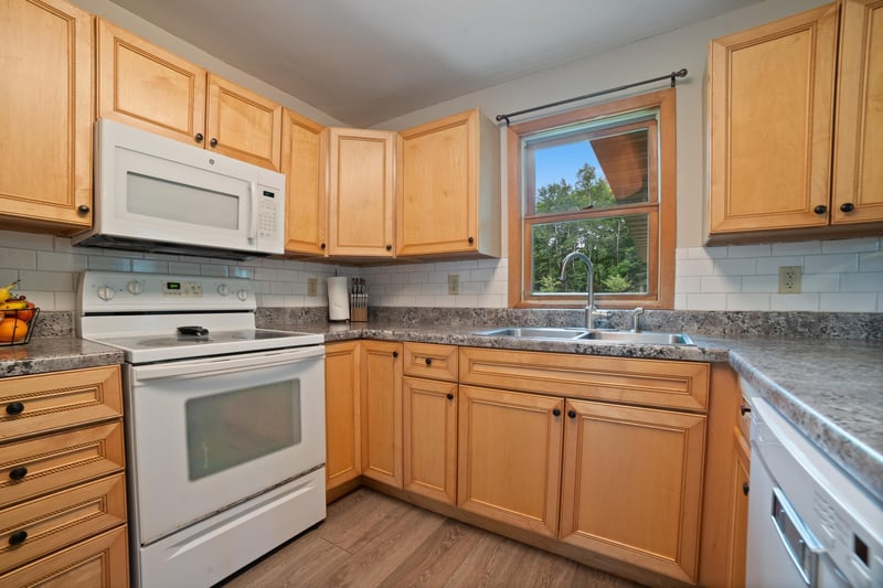 5704 Eagle Lake Rd, Cromwell, MN 55726