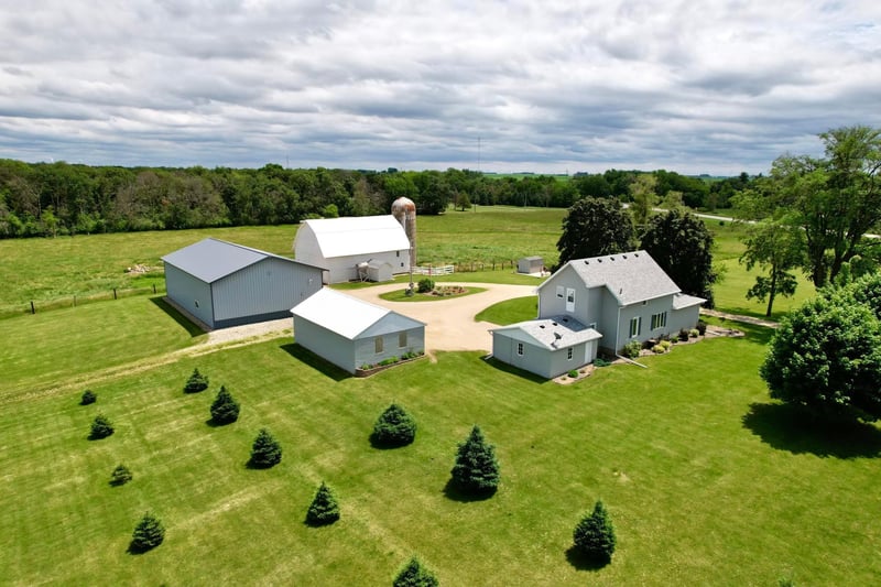 4 Bergen St E, Adams, MN 55909