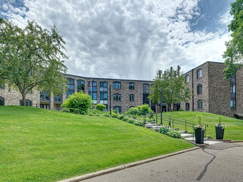 1860 Eagle Ridge Dr #W307, Mendota Heights, MN 55118