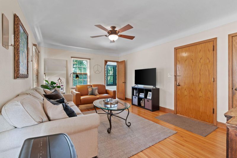 3925 Bryant Ave S #4, Minneapolis, MN 55409