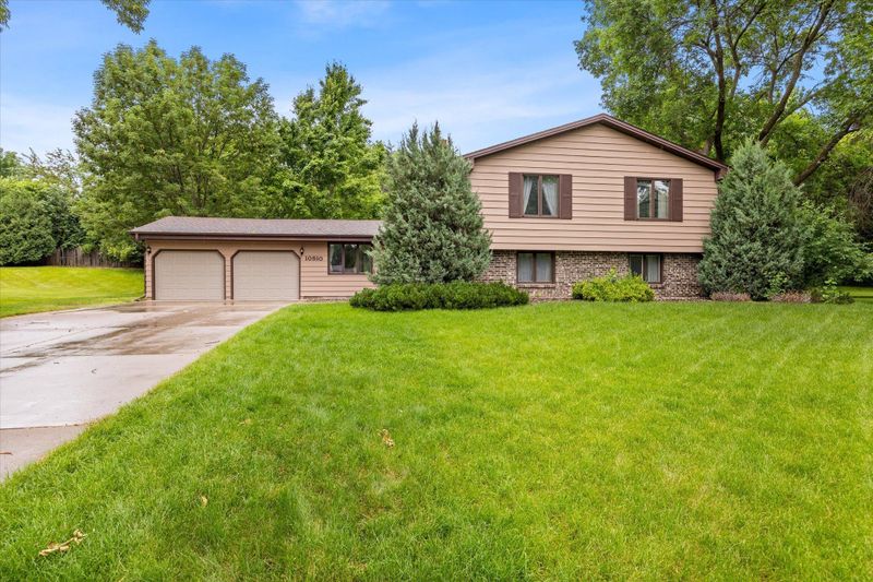 10510 39th Ave N, Minneapolis, MN 55441