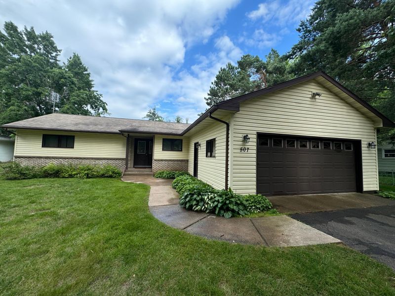 507 Oak Ave, Hinckley, MN 55037
