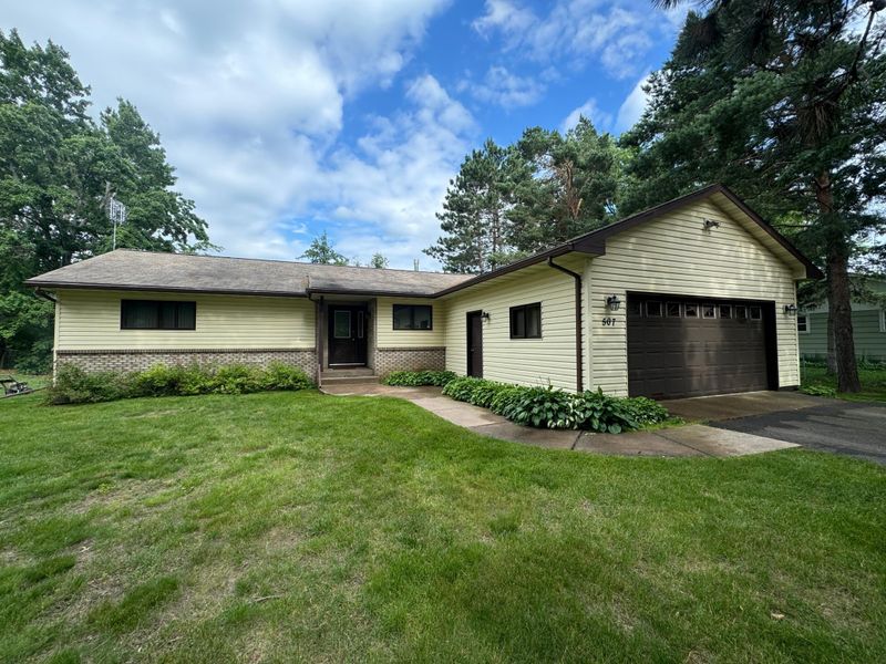 507 Oak Ave, Hinckley, MN 55037