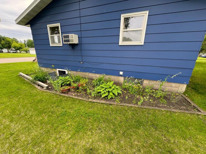 457 3rd Ave NW, Perham, MN 56573