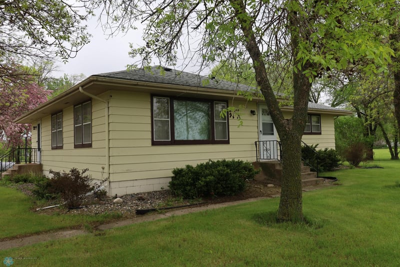 100 Prairie Ave, Foxhome, MN 56543