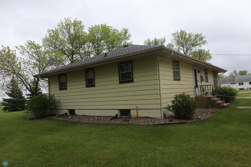 100 Prairie Ave, Foxhome, MN 56543
