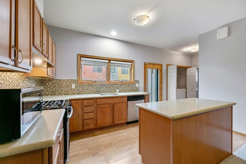 566 State St #B, Saint Paul, MN 55107