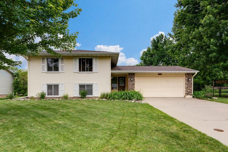 1745 Sartell Ave, Eagan, MN 55122