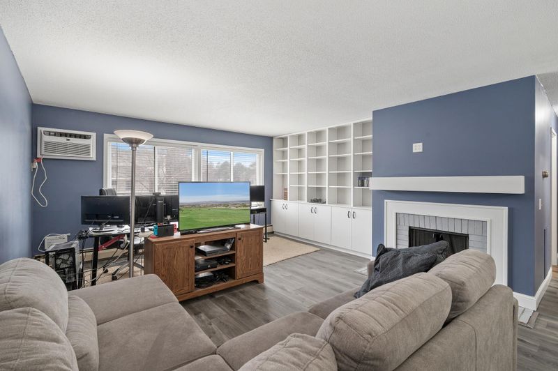10311 Cedar Lake Rd #320, Minnetonka, MN 55305