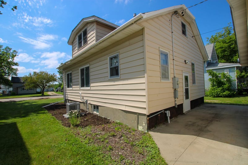 436 Aurora Ave, Lowry, MN 56349
