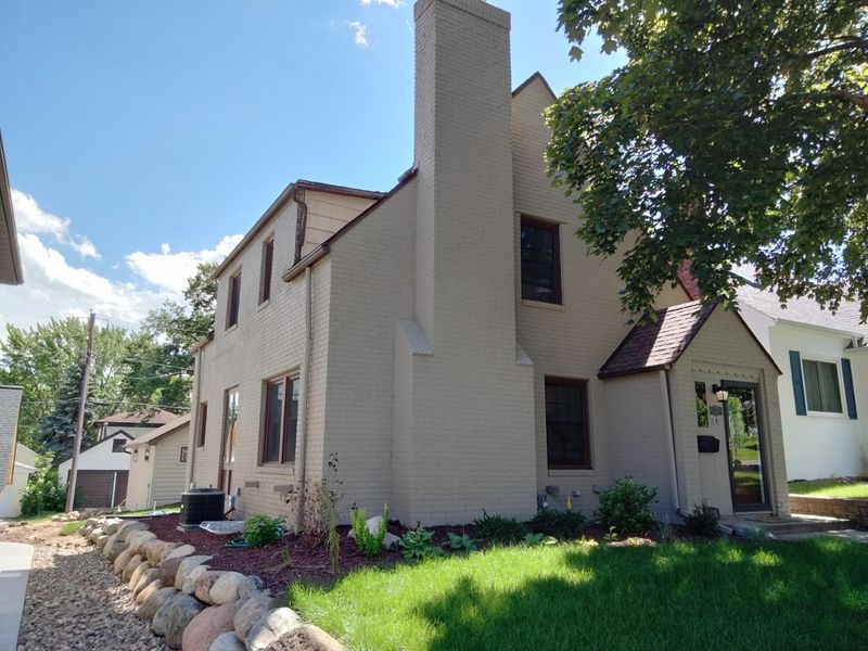1226 Berkeley Ave, Saint Paul, MN 55105