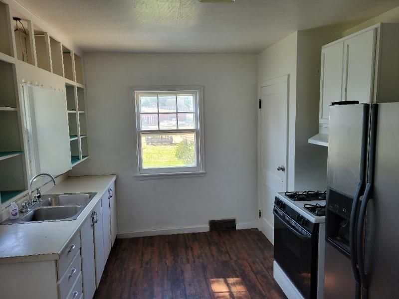 335 N Broadway, Wells, MN 56097
