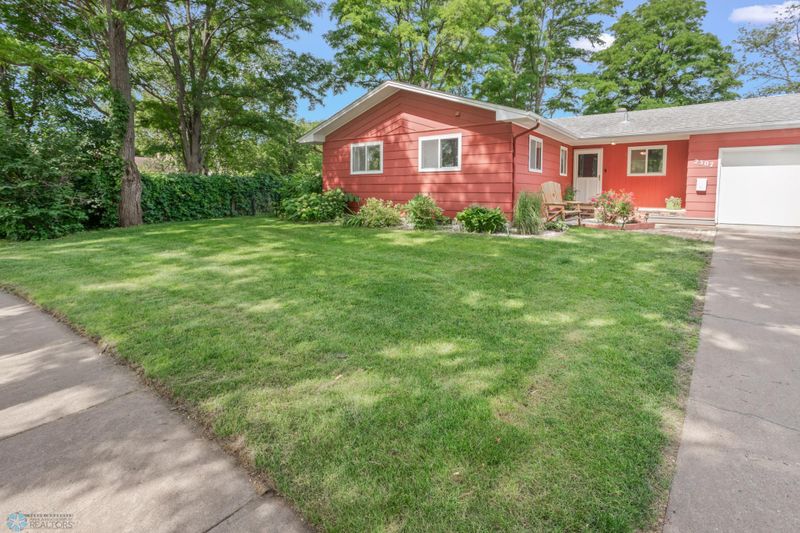 2307 19th St S, Moorhead, MN 56560