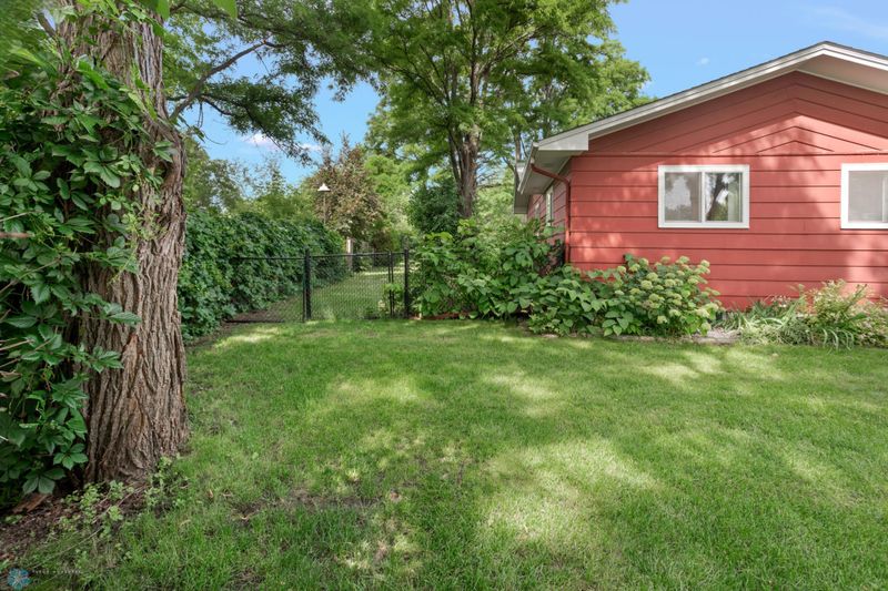 2307 19th St S, Moorhead, MN 56560