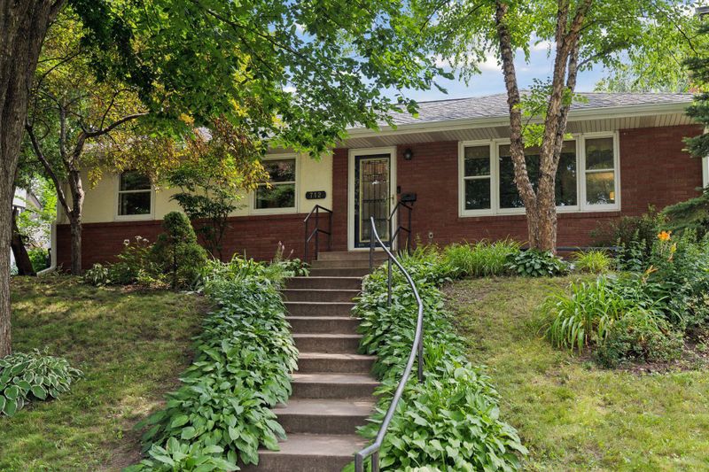 712 Hoyt Ave E, Saint Paul, MN 55106