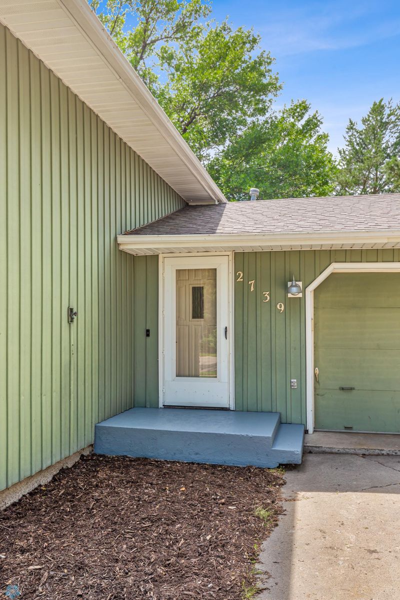 2739 Walnut Cir, Moorhead, MN 56560