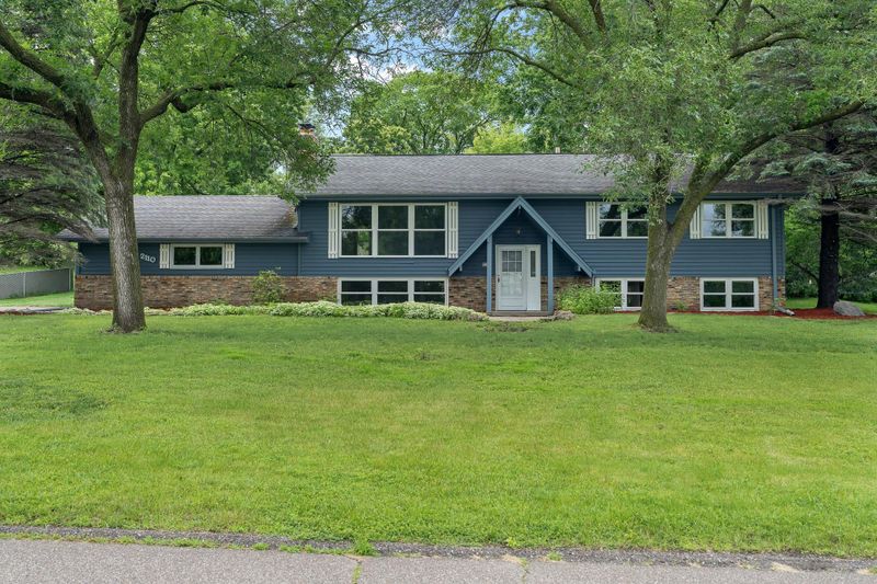 2110 Xanthus Ln N, Minneapolis, MN 55447