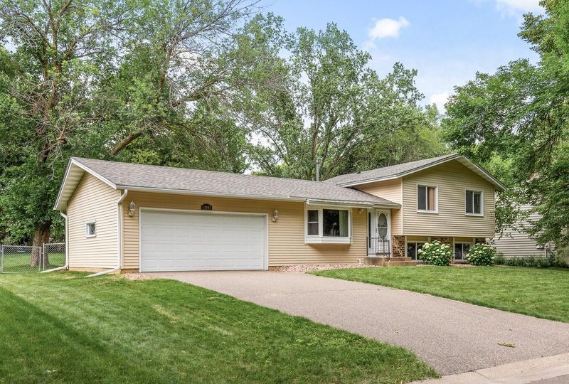 12160 70th Ave N, Maple Grove, MN 55369