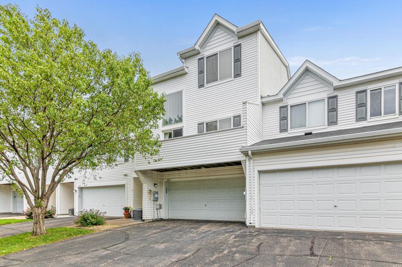 6863 Meadow Grass Ln S, Cottage Grove, MN 55016