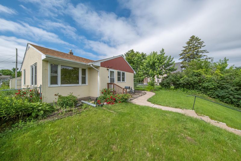 1072 Pacific St, Saint Paul, MN 55106