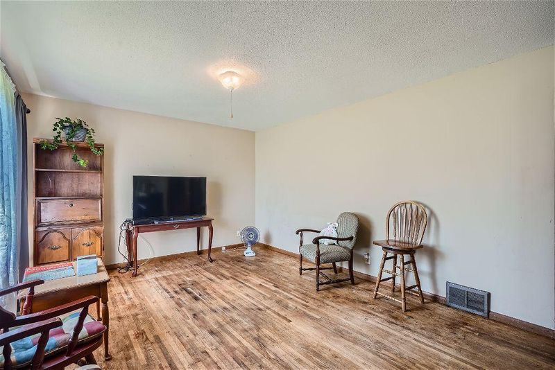 10100 Oakland Rd, Bloomington, MN 55420