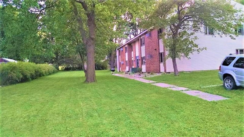 106 E 4th St, Hardwick, MN 56134