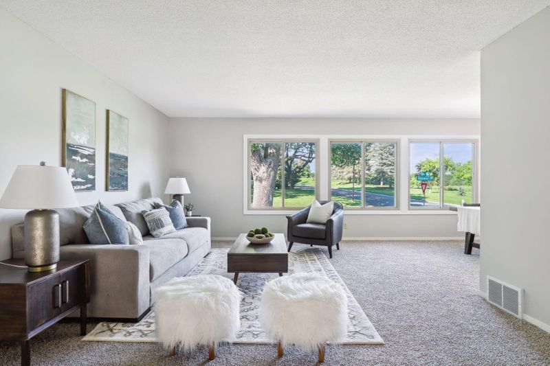 8694 Ridgewind Rd, Eden Prairie, MN 55344