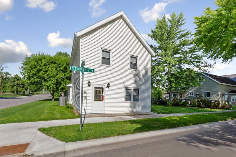 113 N 4th St, Henderson, MN 56044