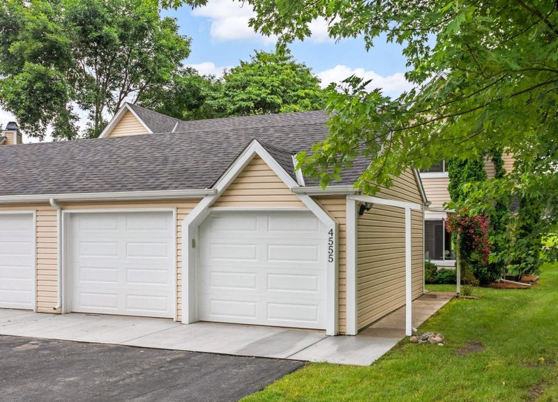 4555 Orchid Cir, Plymouth, MN 55446