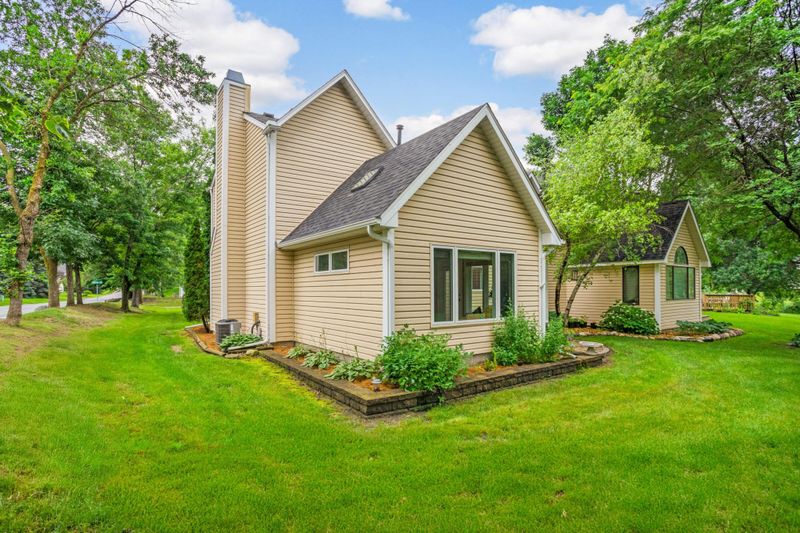 4555 Orchid Cir, Plymouth, MN 55446