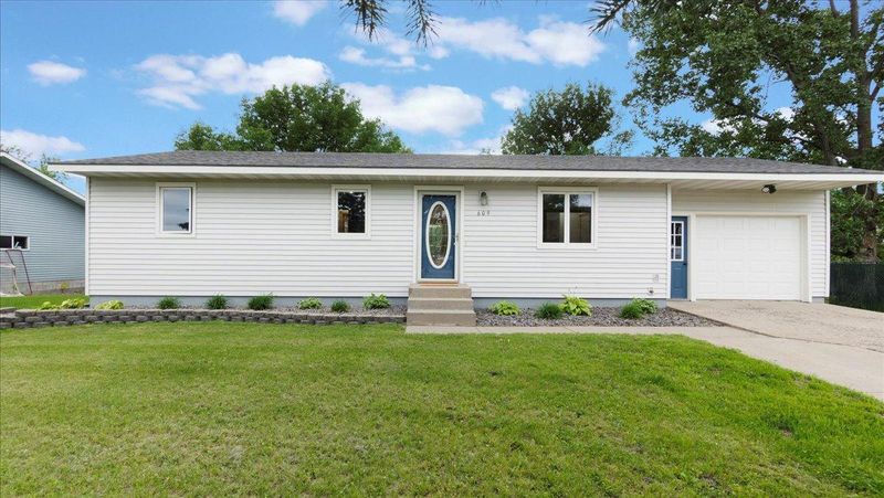 609 Eastview Dr, Sauk Centre, MN 56378