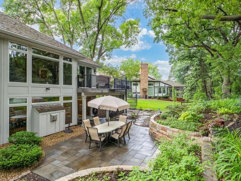 6101 Habitat Ct S, Edina, MN 55436