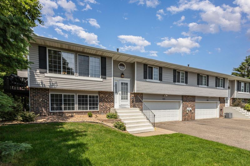 7655 13th St N, Oakdale, MN 55128