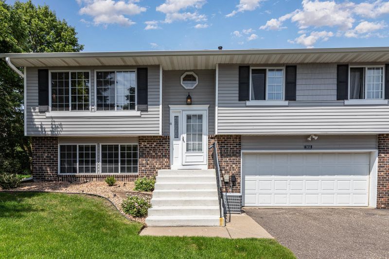 7655 13th St N, Oakdale, MN 55128