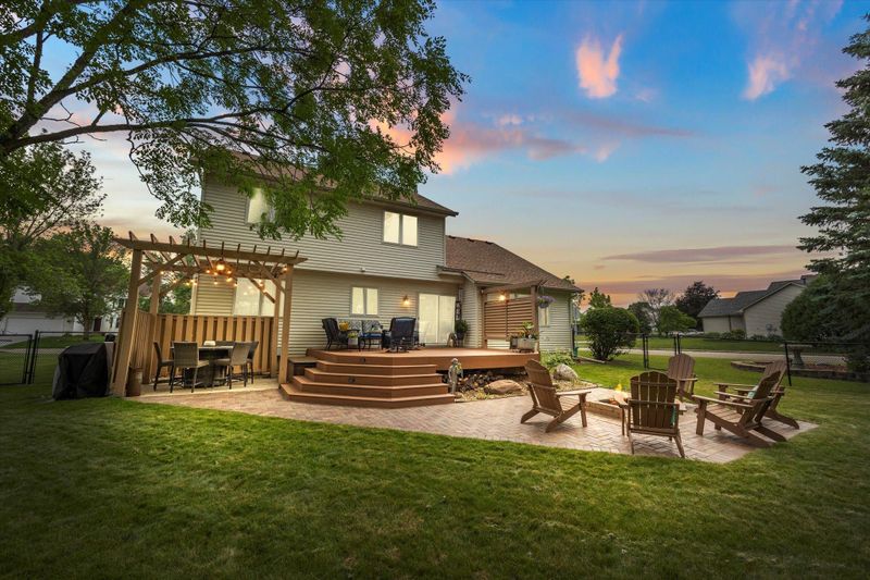 529 Eagle Ridge Rd, Woodbury, MN 55125