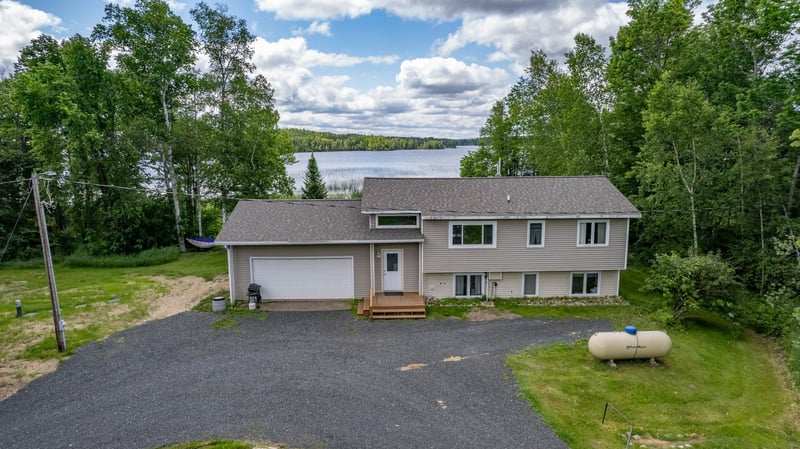 7708 Murphy Lake Rd, Eveleth, MN 55734