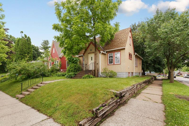 1182 Margaret St, Saint Paul, MN 55106