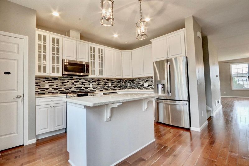 9969 Pincherry Ln, Eden Prairie, MN 55347